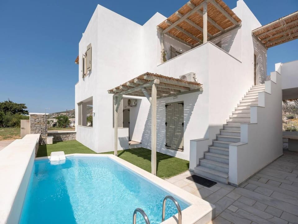 Property building, Day, Balcony/Terrace, Pool view, Swimming pool
