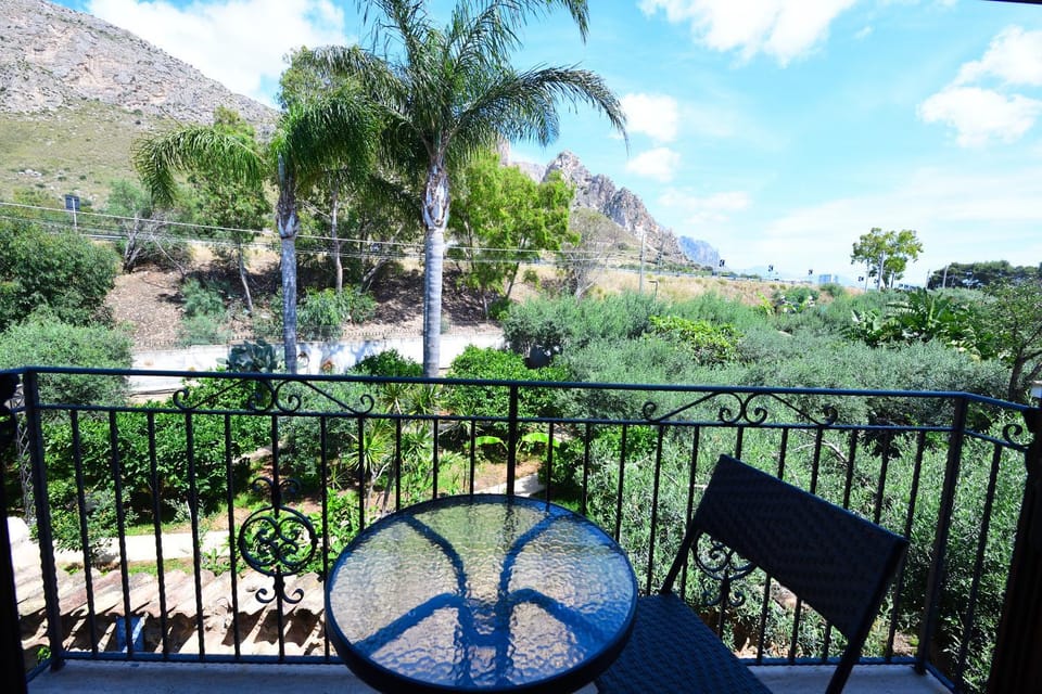Patio, Day, View (from property/room), Balcony/Terrace, Mountain view