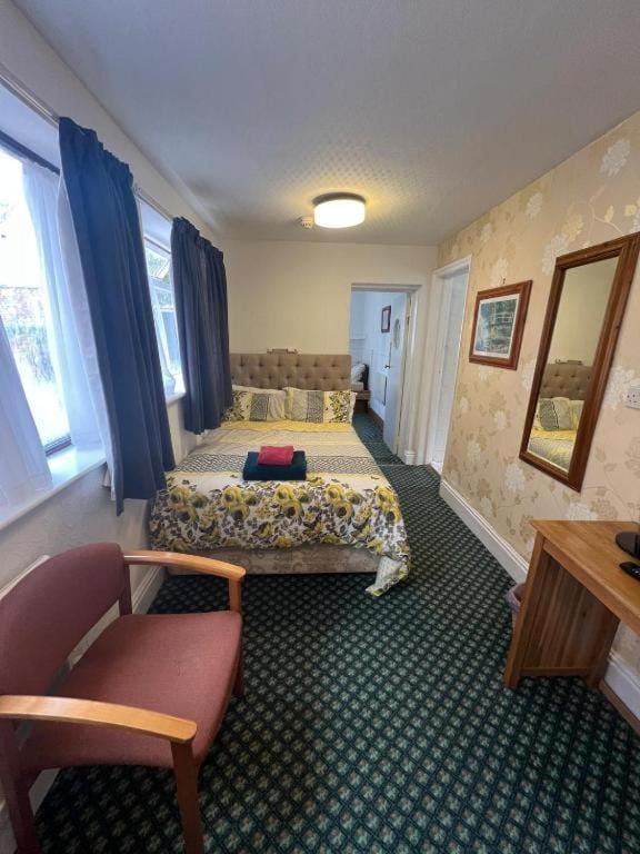 Hylands Hotel Family Suite with Double & Twin Rooms Ideal for Families with Children & Free Parking Hotel in Nottingham