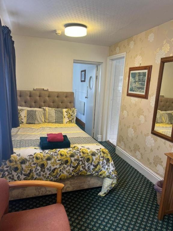 Hylands Hotel Family Suite with Double & Twin Rooms Ideal for Families with Children & Free Parking Hotel in Nottingham