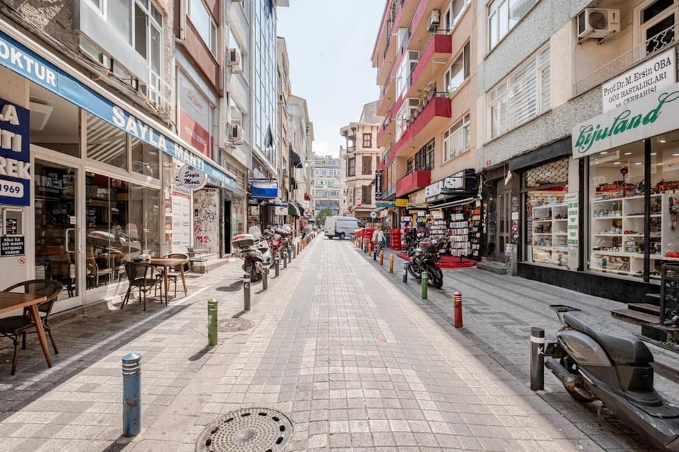 Day, People, City view, Street view, Location