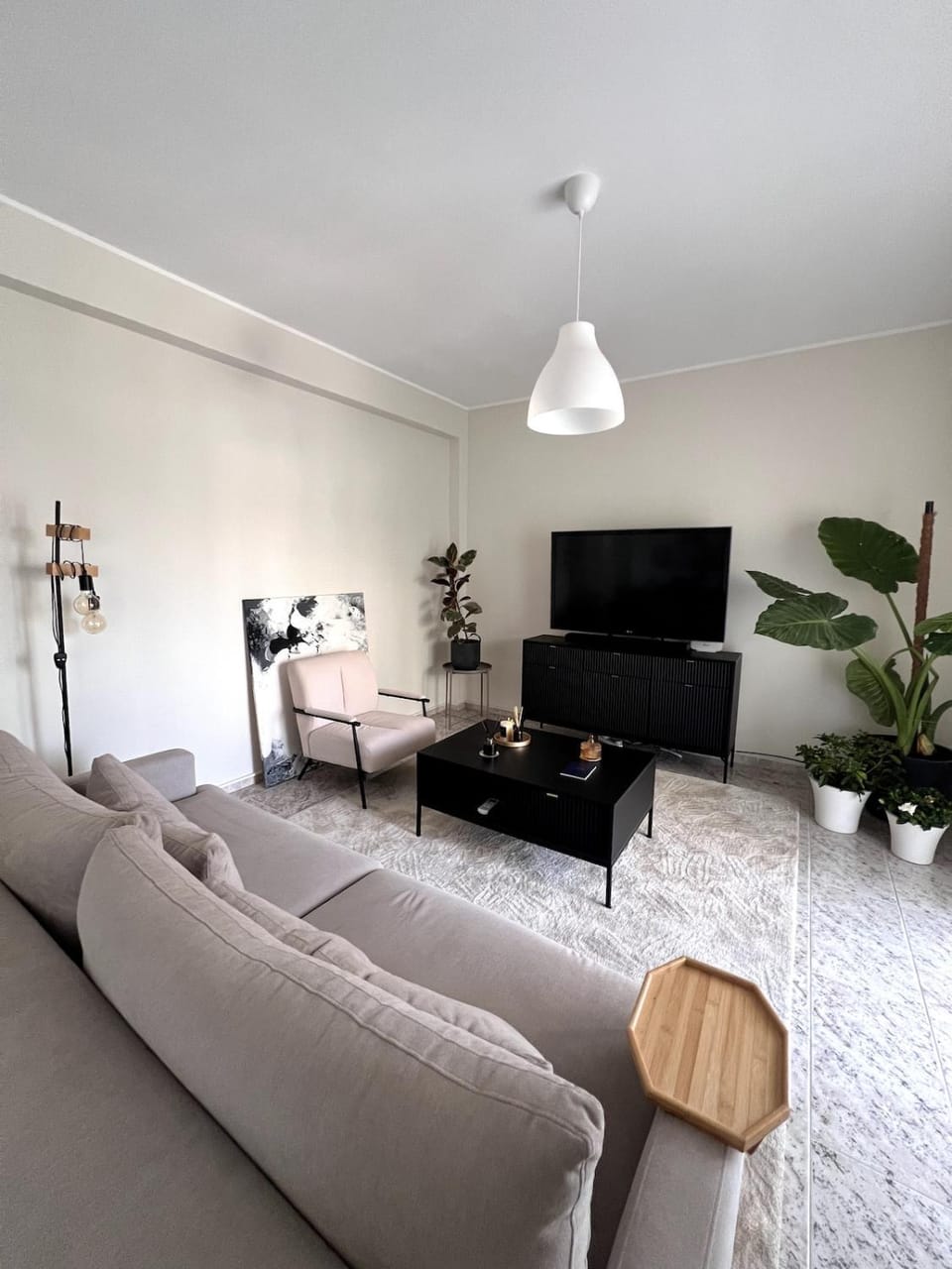 Communal lounge/ TV room, TV and multimedia, Living room, Seating area, Evening entertainment