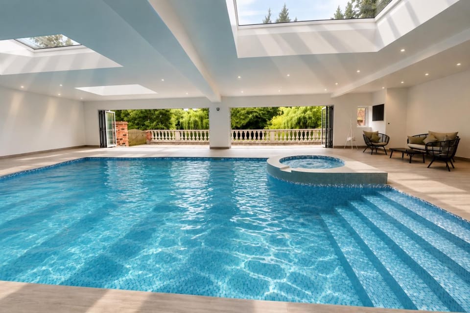 Swimming pool, sunbed