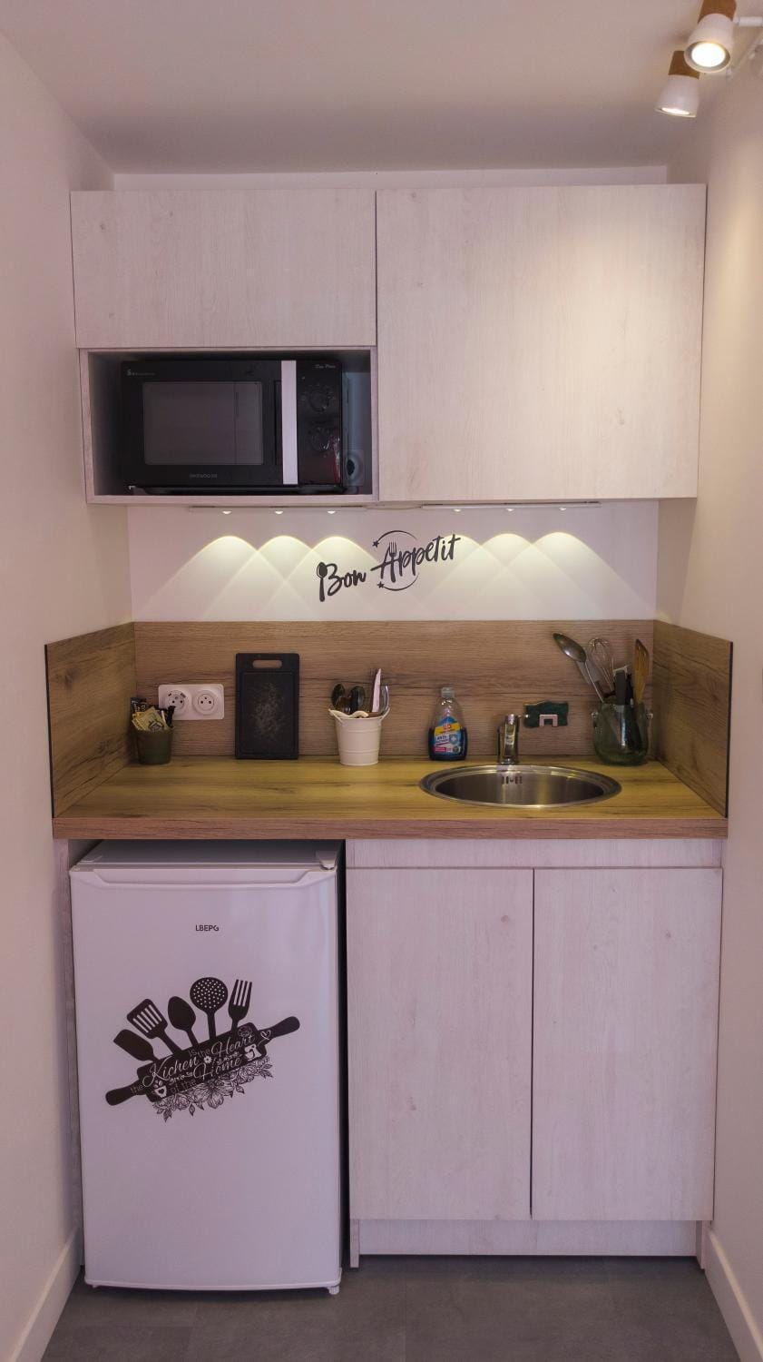 Kitchen or kitchenette