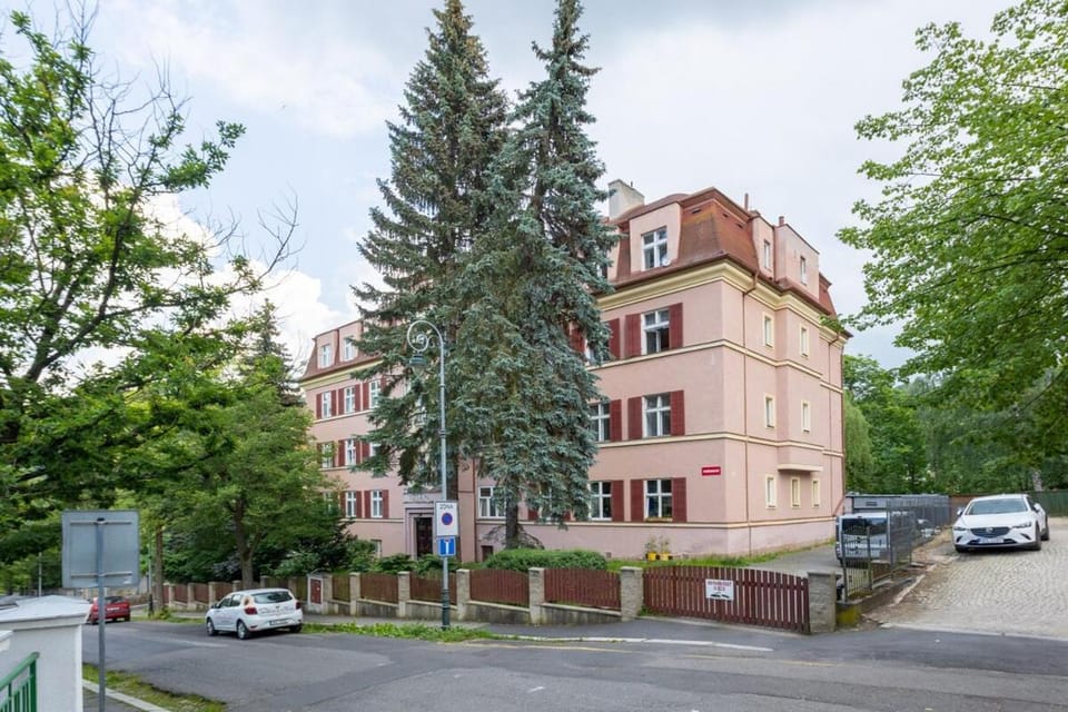 Property building, Neighbourhood, Location, Parking