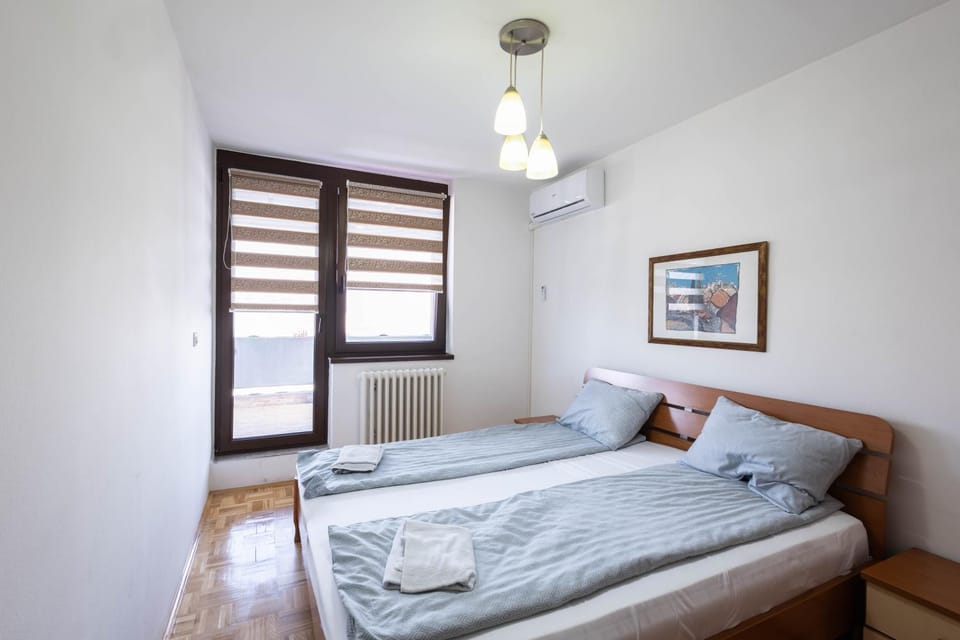 Bed, Bedroom, towels, air conditioner