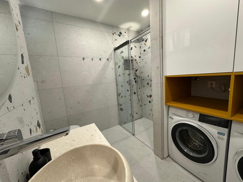 Shower, Bathroom, washing machine, dryer