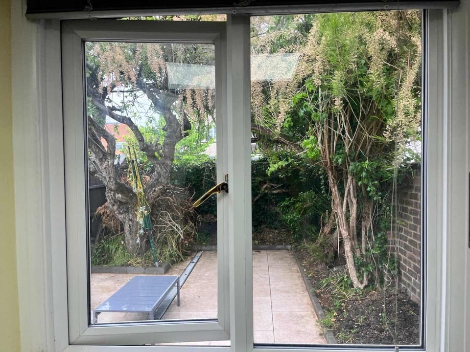 Garden Studio Annexe - Gatwick Apartment in Crawley