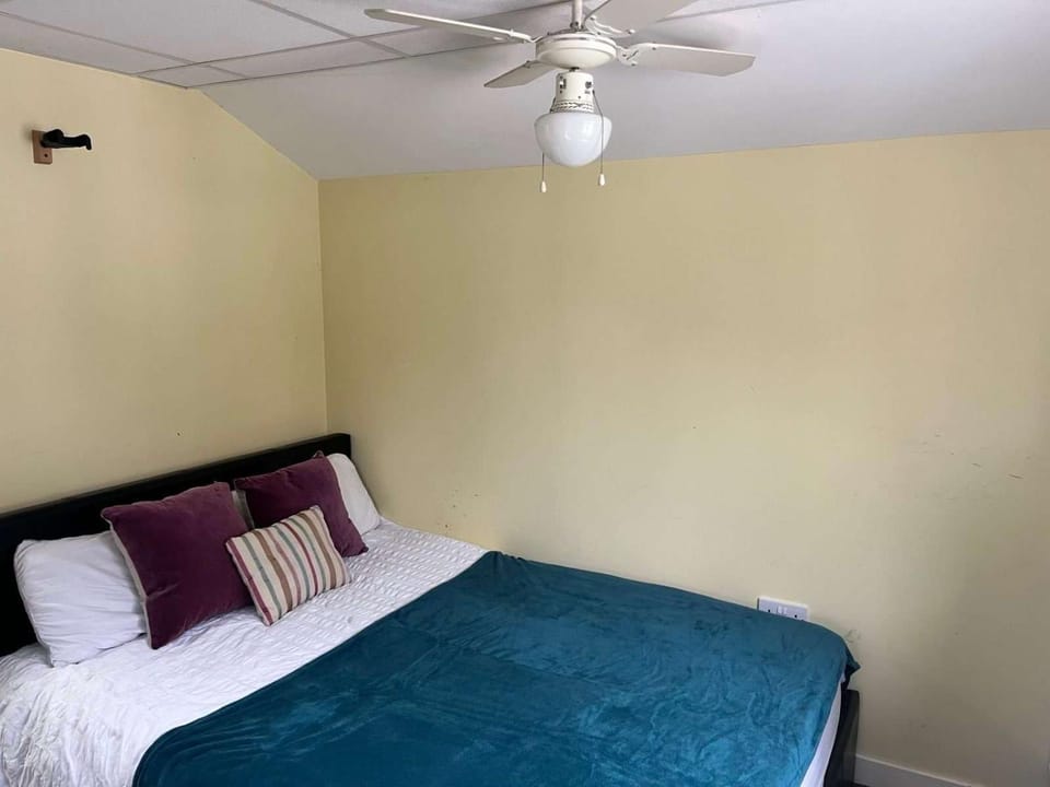 Garden Studio Annexe - Gatwick Apartment in Crawley