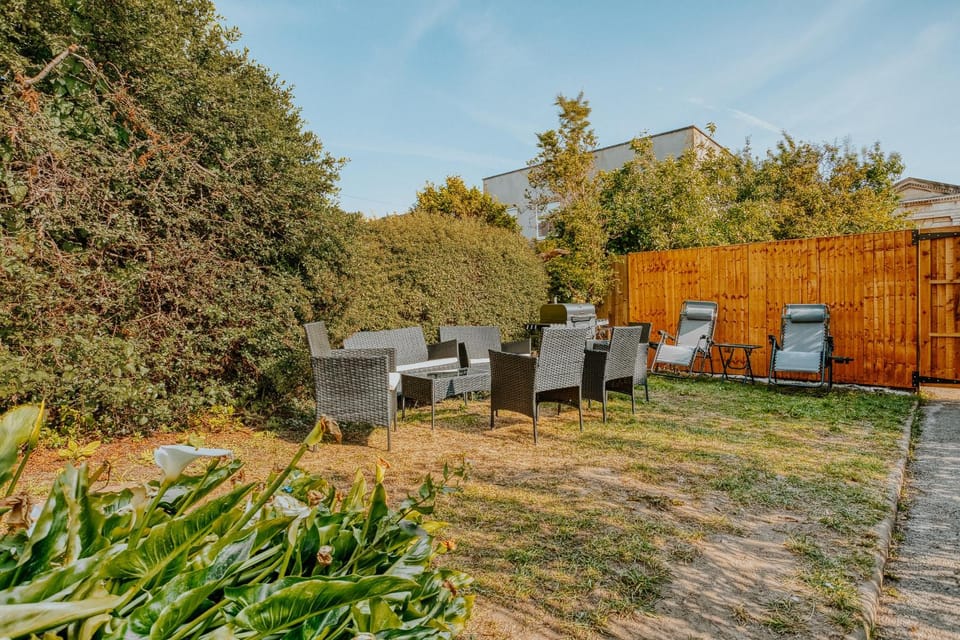 Open Mind Property - 4 Bedroom House with Hot Tub Apartment in Weston-super-Mare