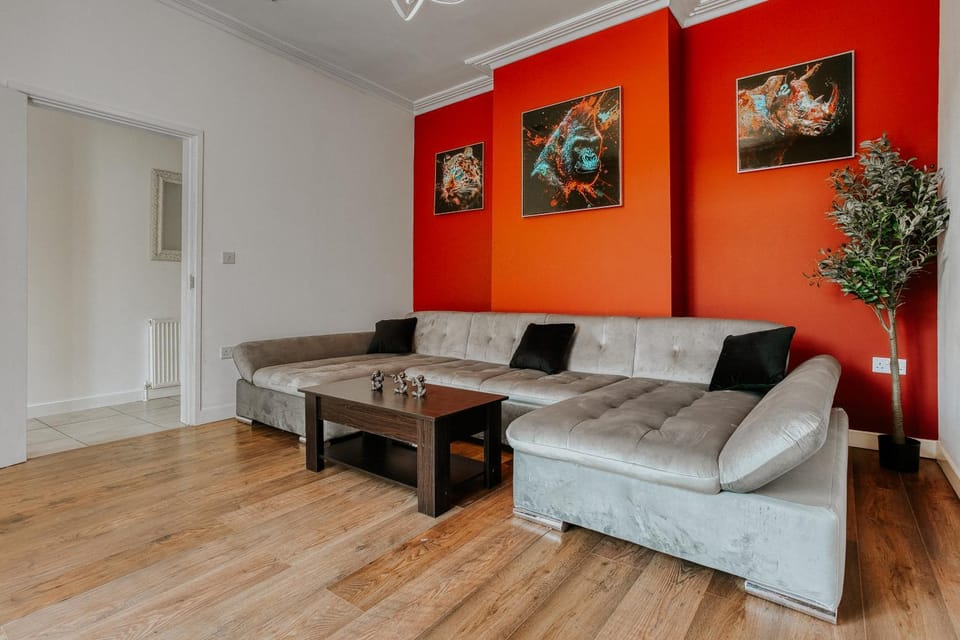 Open Mind Property - 4 Bedroom House with Hot Tub Apartment in Weston-super-Mare