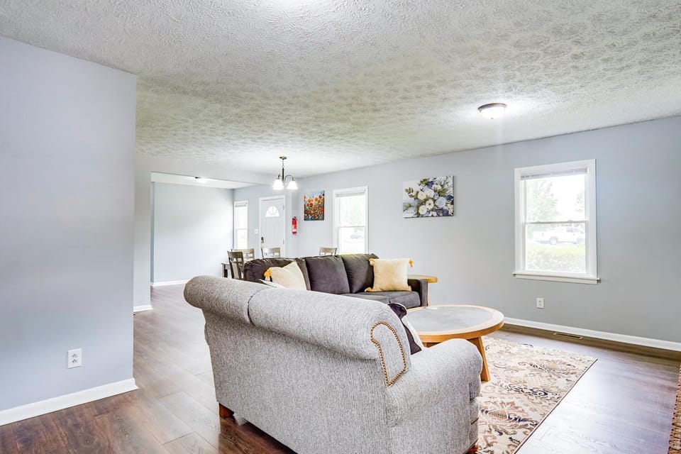 5 Mi to Dtwn: Family-Friendly Fayetteville Home! House in Fayetteville
