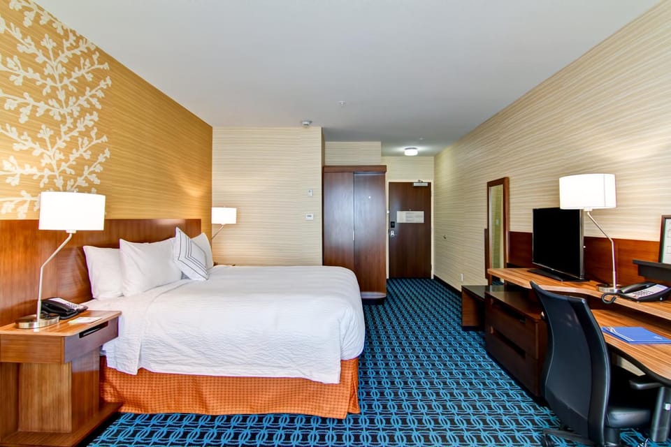 Bed, Bedroom