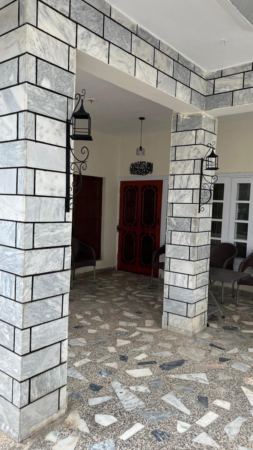 Facade/entrance