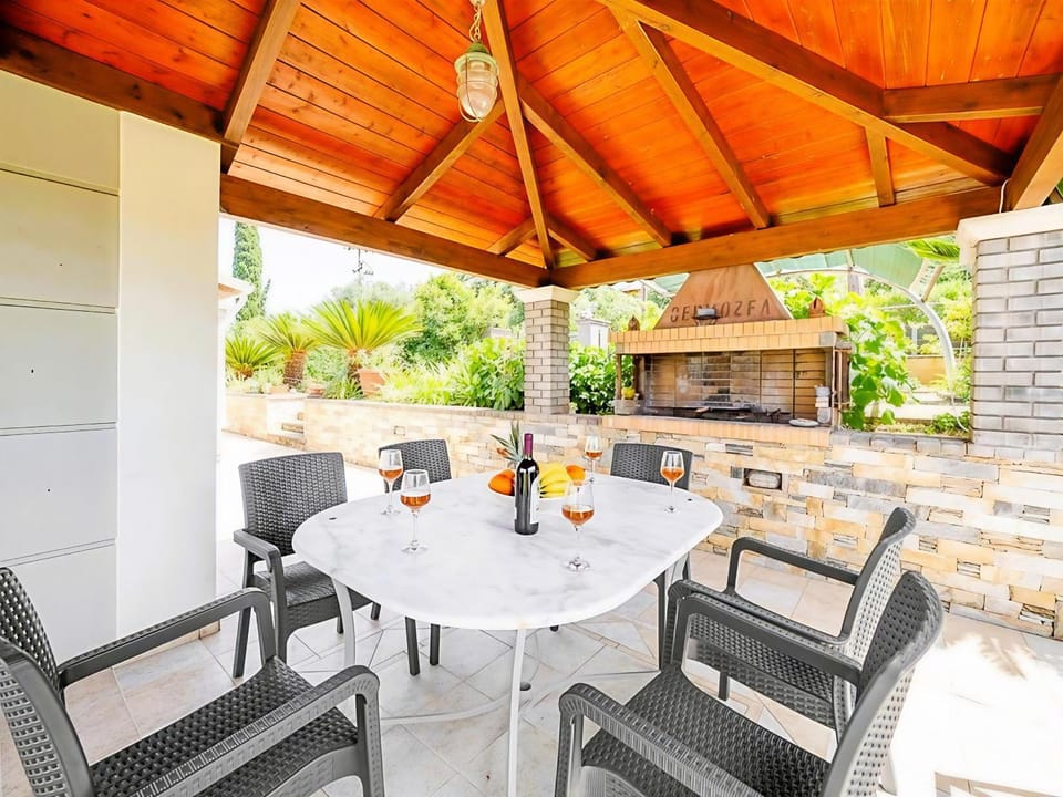 Patio, BBQ facilities, BBQ facilities, Dining area