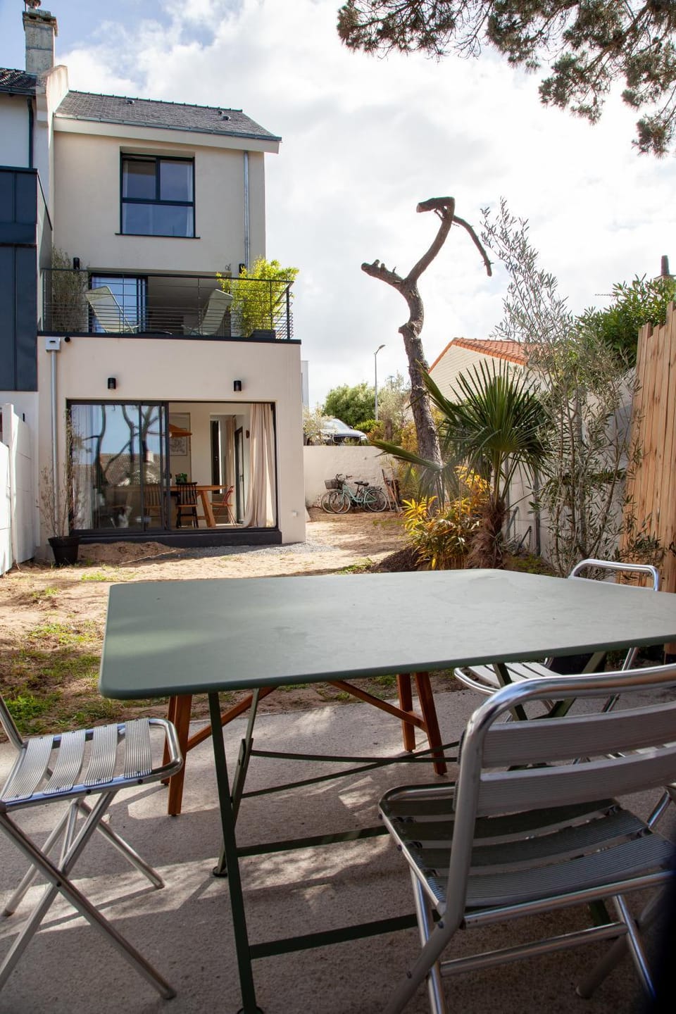 Patio, Day, Garden