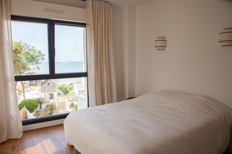 Bed, Natural landscape, Photo of the whole room, Bedroom, Sea view