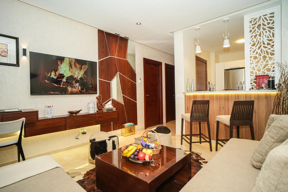 Kitchen or kitchenette, Living room, Food and drinks, Seating area, Dining area