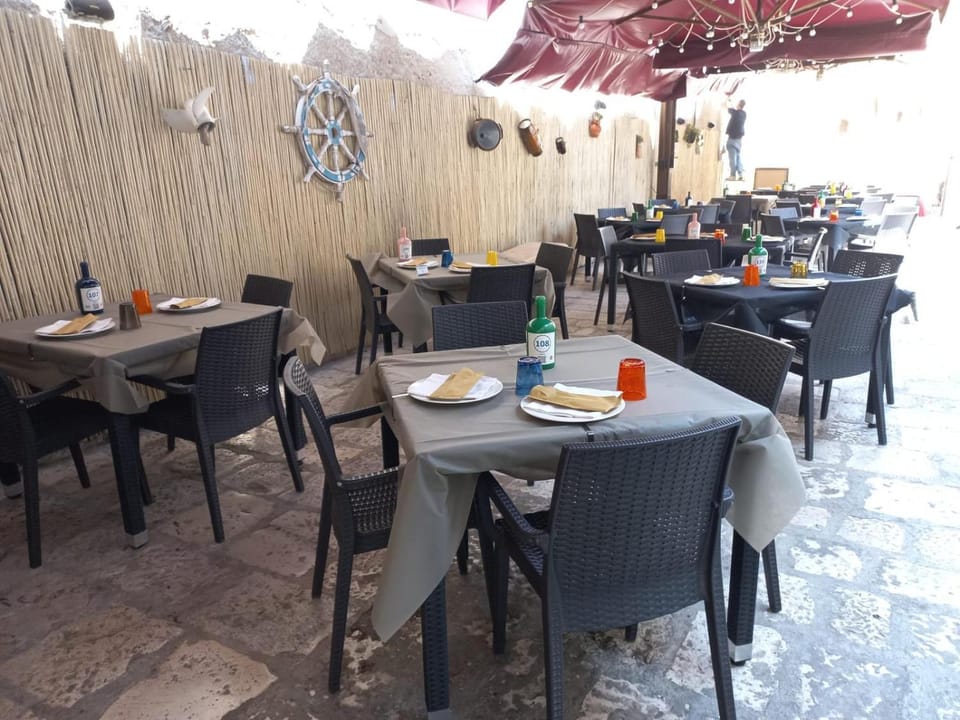Restaurant/places to eat, Food and drinks, Food