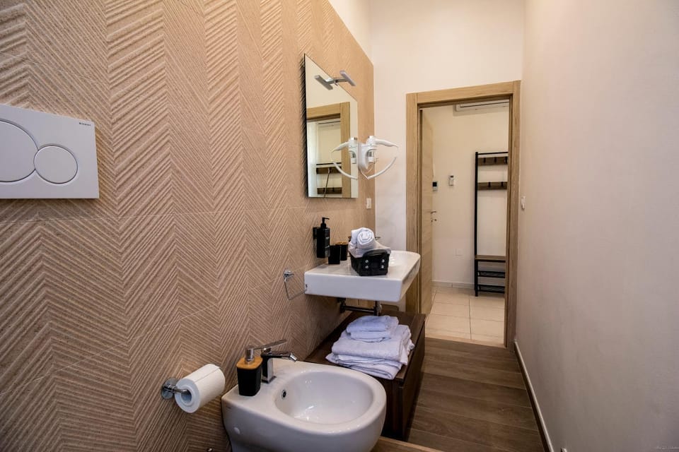 Toilet, Bathroom, towels