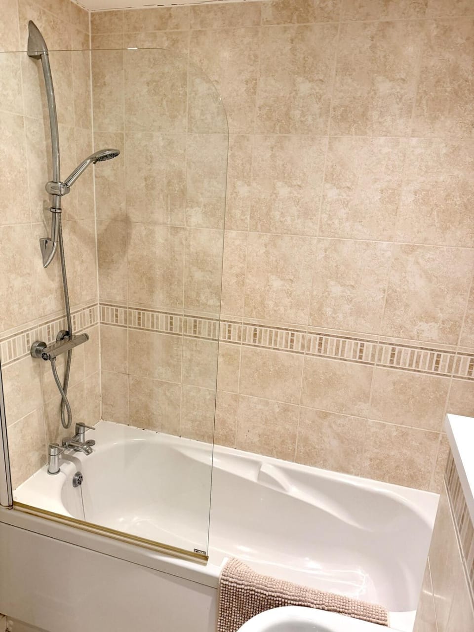 Charming 1BR Apartment In Heart of Cardiff Bay Apartment in Cardiff