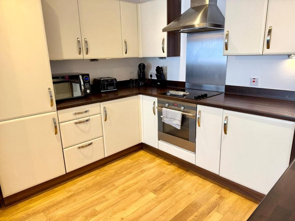 Charming 1BR Apartment In Heart of Cardiff Bay Apartment in Cardiff