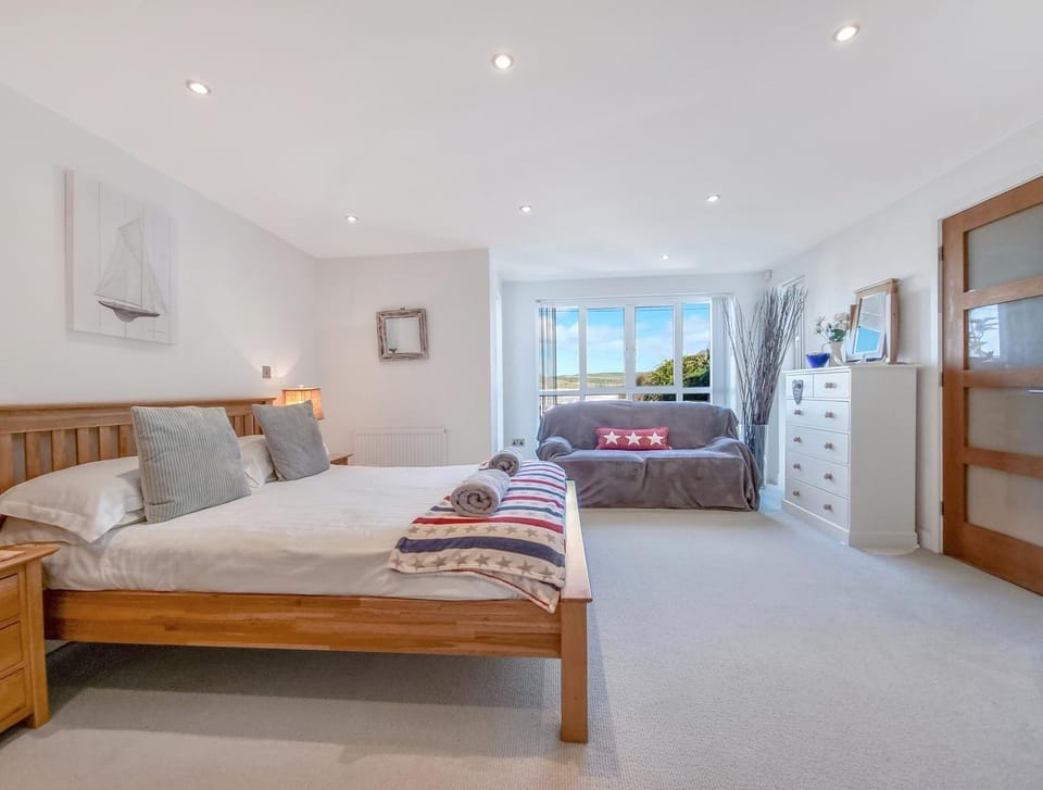 Bed, Seating area, Bedroom, storage, towels