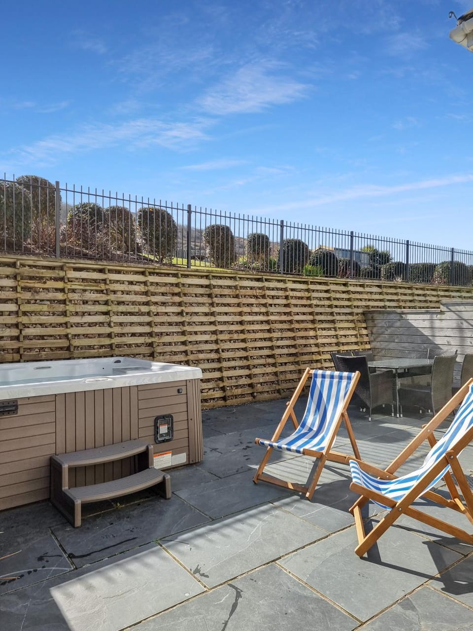 Day, Hot Tub, Seating area, Dining area, sunbed