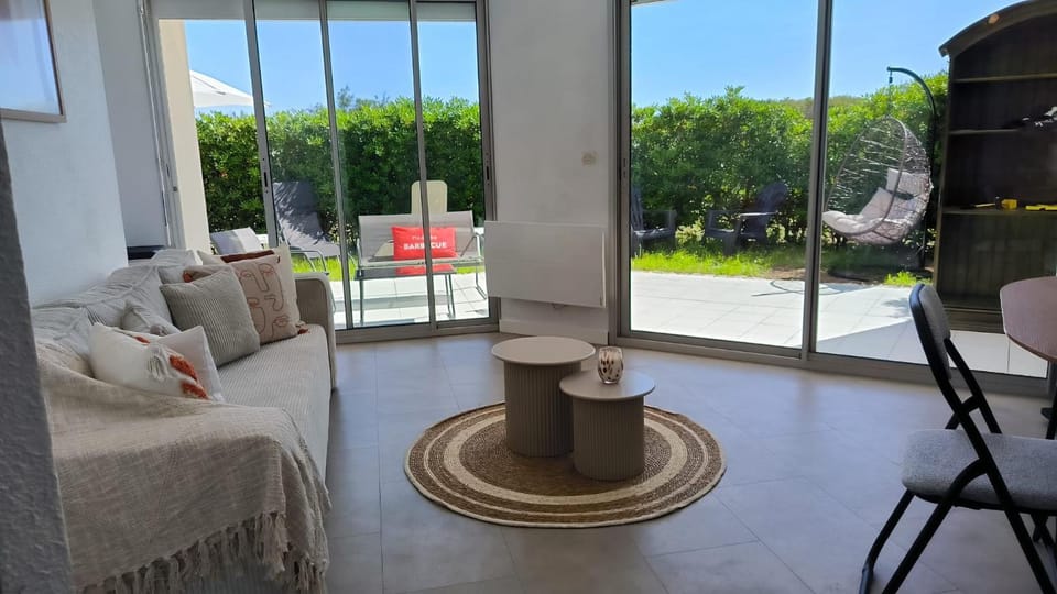 Appart en rez de jardin avec Pisicne Apartment in Saint-Cyprien