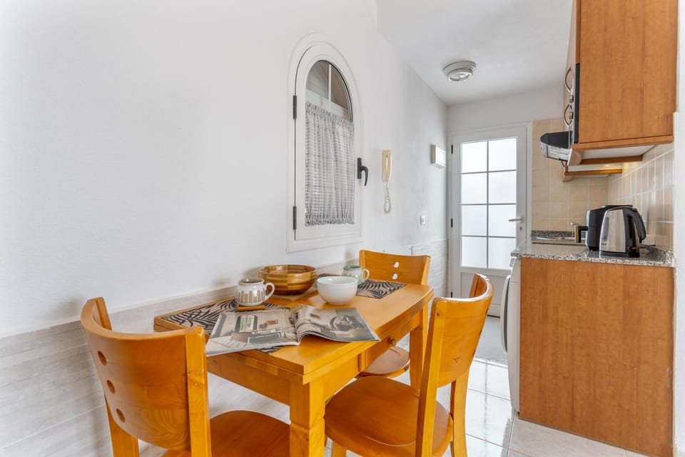 Property building, Kitchen or kitchenette, Living room