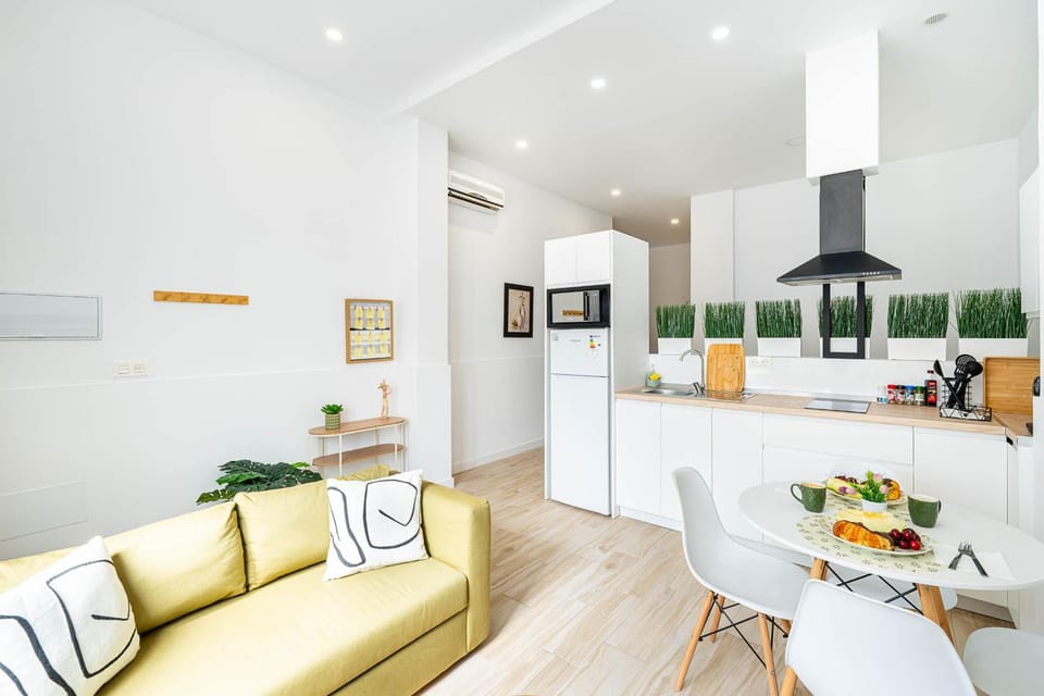 Property building, Kitchen or kitchenette, Living room, Lounge or bar, Food and drinks, Food, heating, stove, kitchen