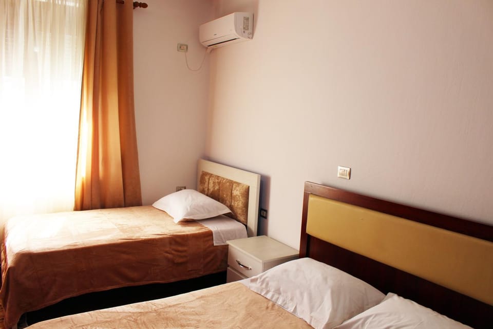 Bed, Photo of the whole room, Bedroom, internet, air conditioner