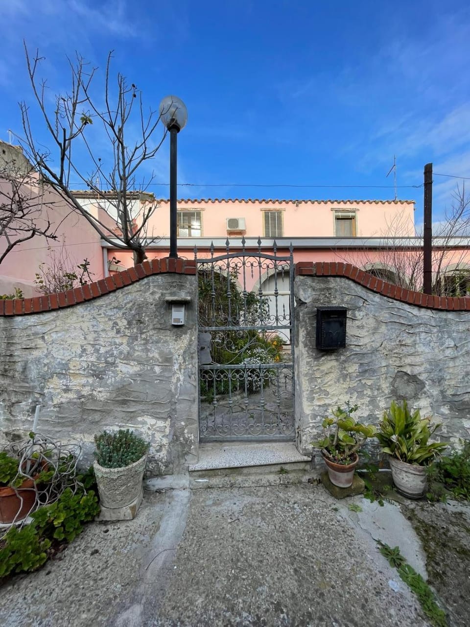 Facade/entrance