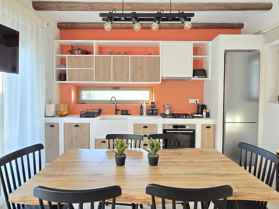 Kitchen or kitchenette, Dining area, dishwasher, oven, stove, toaster