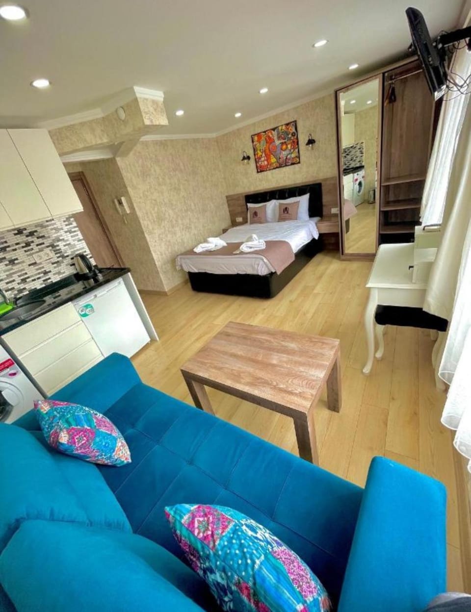 Living room, Photo of the whole room, Bedroom, towels, wardrobe