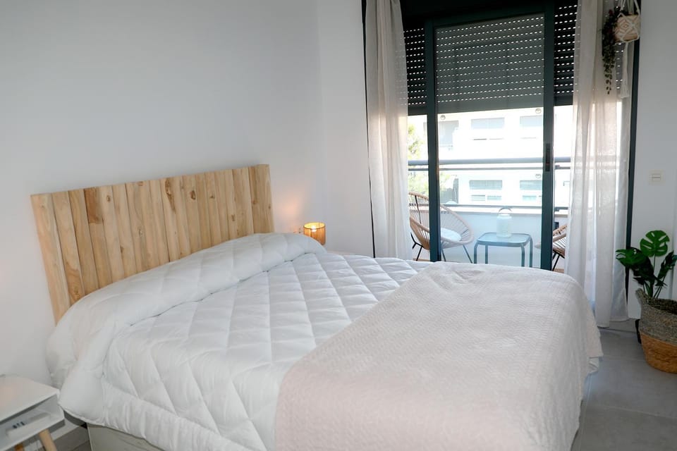 Bed, Natural landscape, View (from property/room), Balcony/Terrace, Photo of the whole room, Bedroom, Sea view