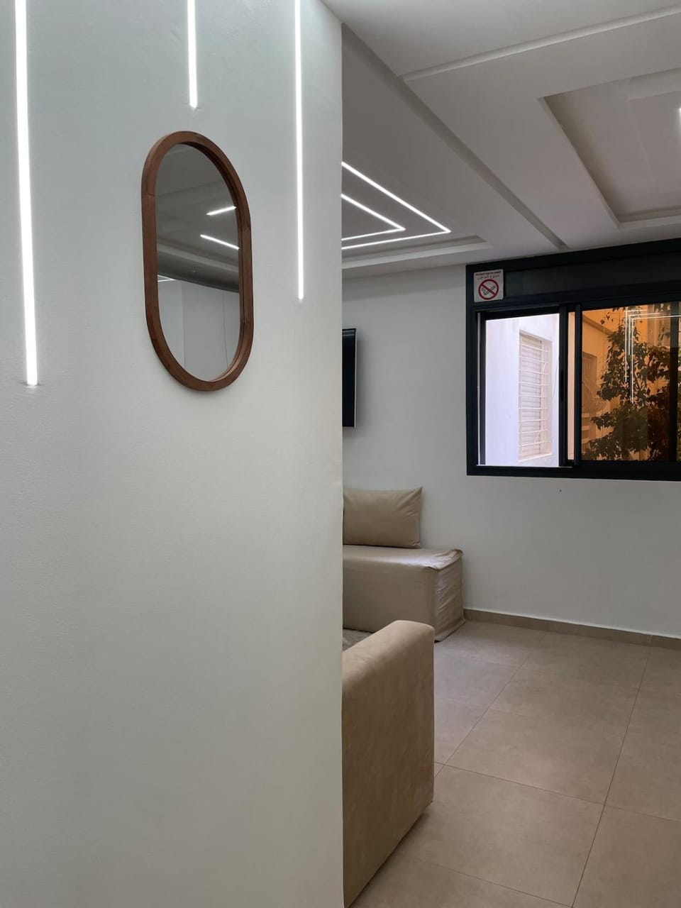 TV and multimedia, Living room, Lobby or reception