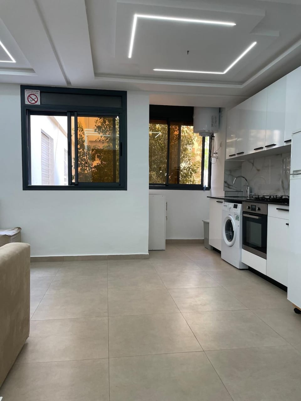 Kitchen or kitchenette, Living room, washing machine