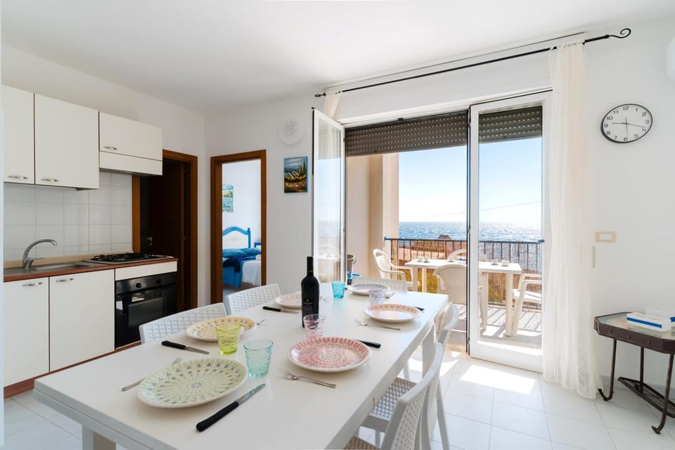 Property building, Kitchen or kitchenette, Living room
