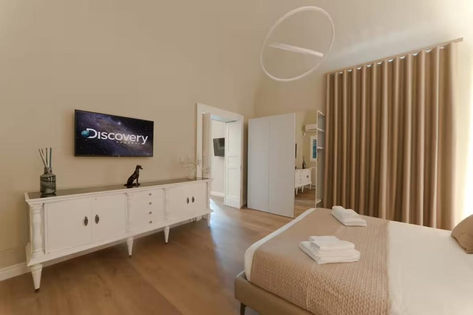 TV and multimedia, Photo of the whole room