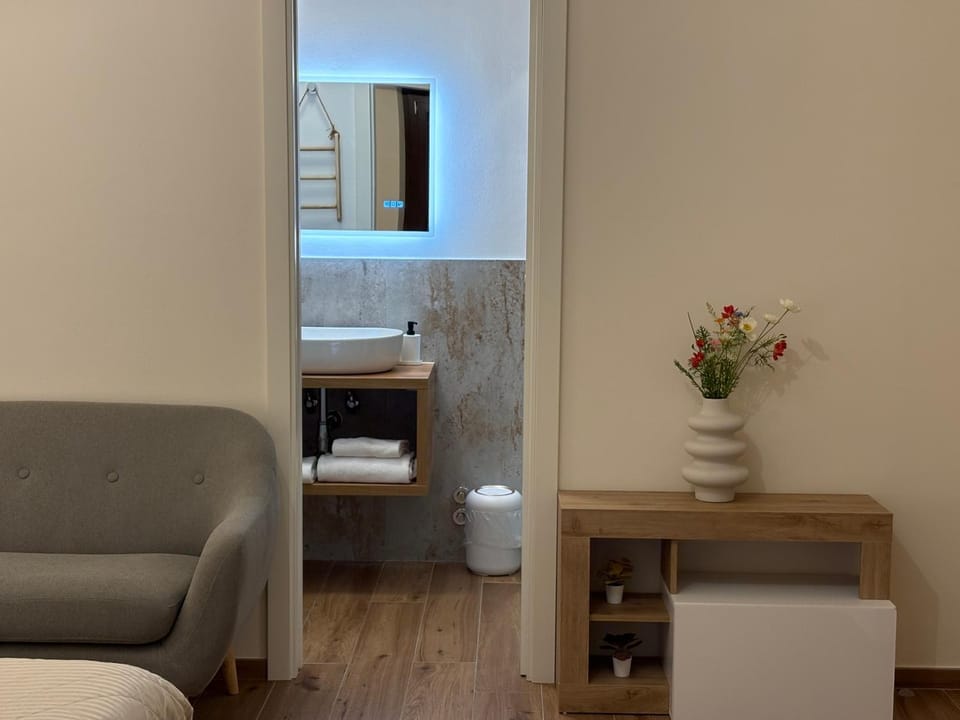 Bathroom, Living room, Seating area, towels