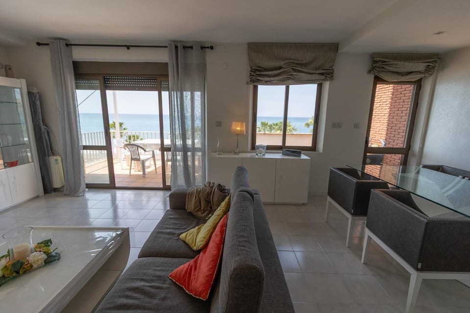 CT 383 GR - Faro's Almuñecar Beachfront for 4 Apartment in Costa Tropical
