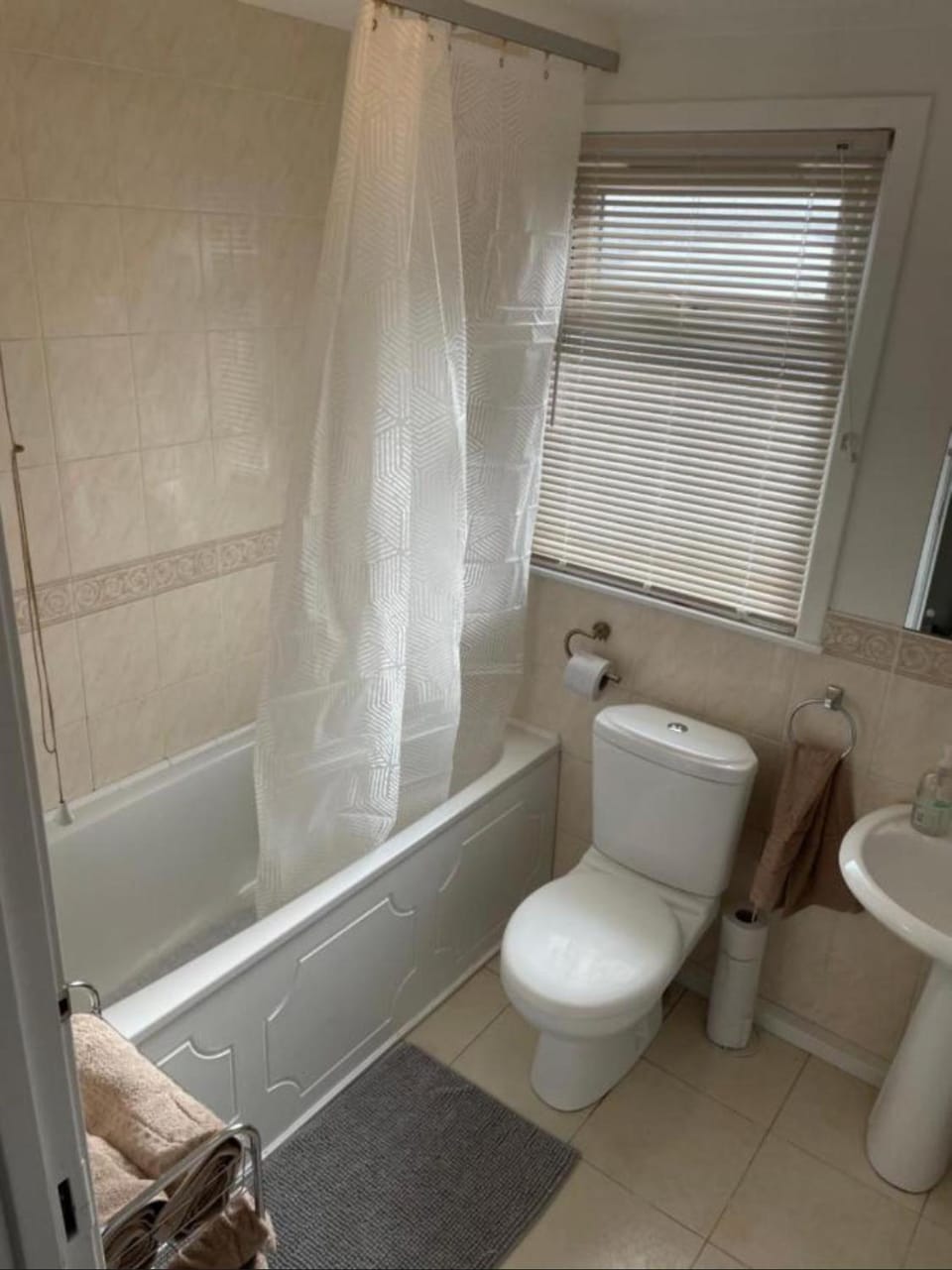 Room 4 minutes from Luton Airport Bed and Breakfast in Luton