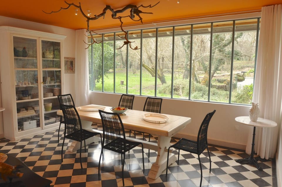 Seating area, Dining area