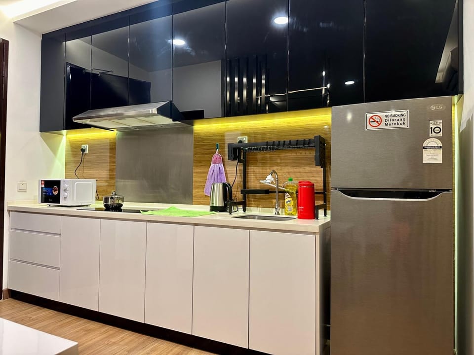 Kitchen or kitchenette, microwave, stove