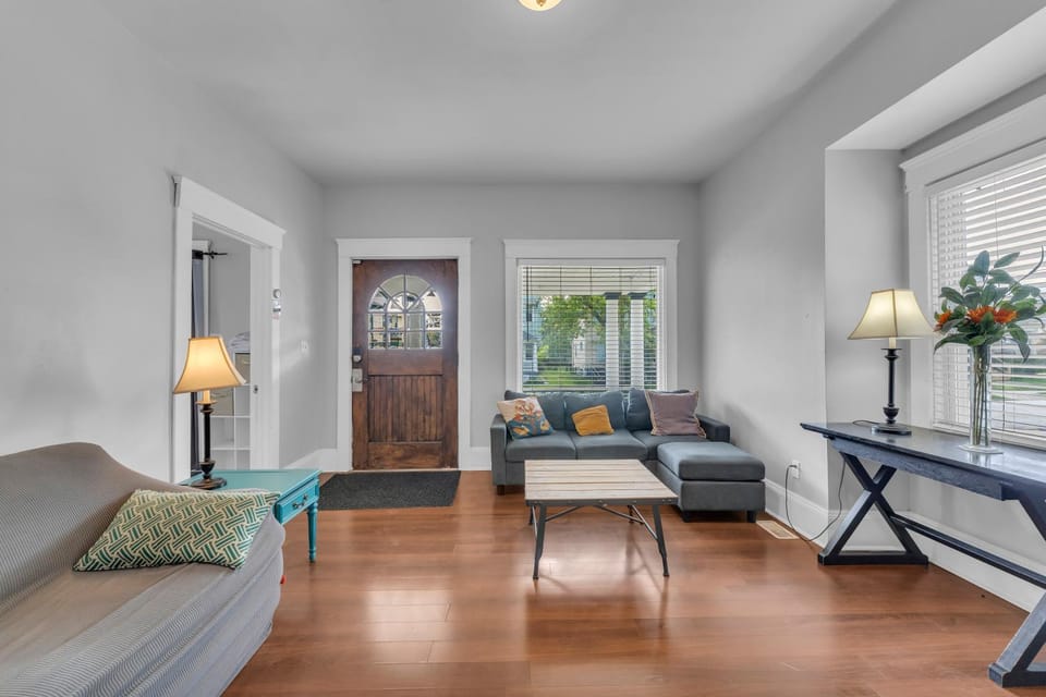 Living room, Photo of the whole room, Seating area