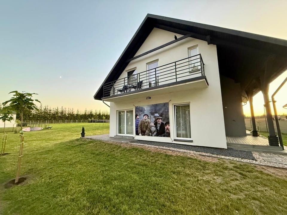 Property building, Day, Natural landscape, Garden, Garden view