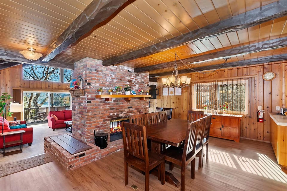 Acorn Acres - Lake Views for 8 House in Lake Arrowhead