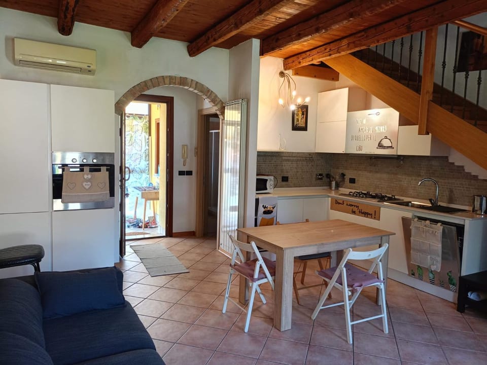Kitchen or kitchenette, Living room, Seating area, Dining area, dishwasher, minibar, oven, pet friendly, stove