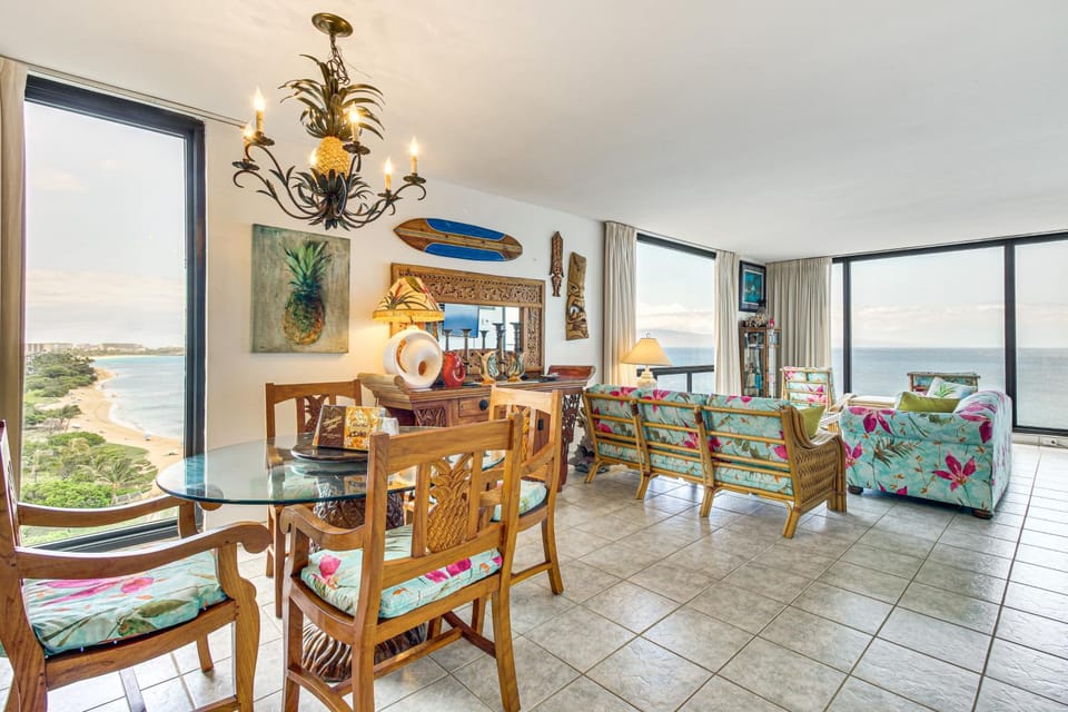 Island Views: Oceanfront Kaanapali Beach Penthouse House in Kaanapali